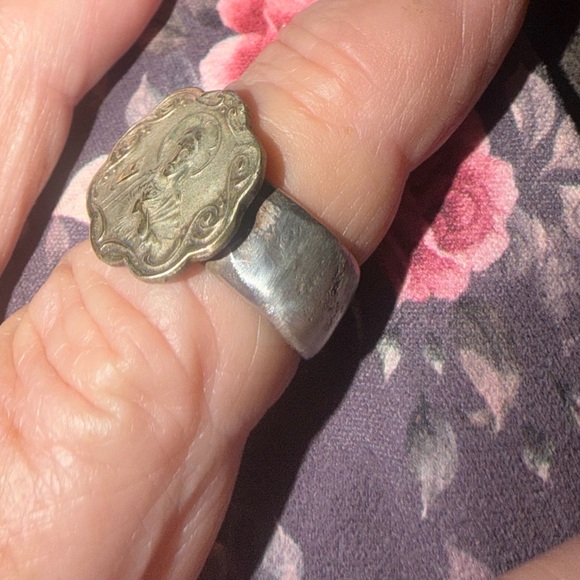 Elegant Gold and Silver Women's Jewelry - Picture 9 of 15